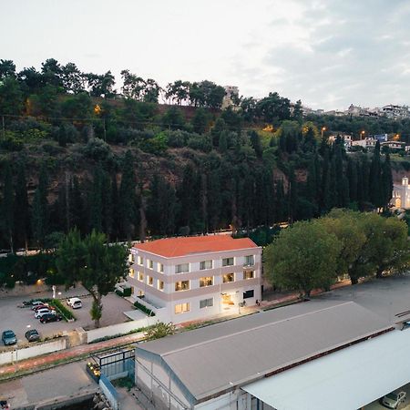 Amario Suites Hotel Aigio Dış mekan fotoğraf