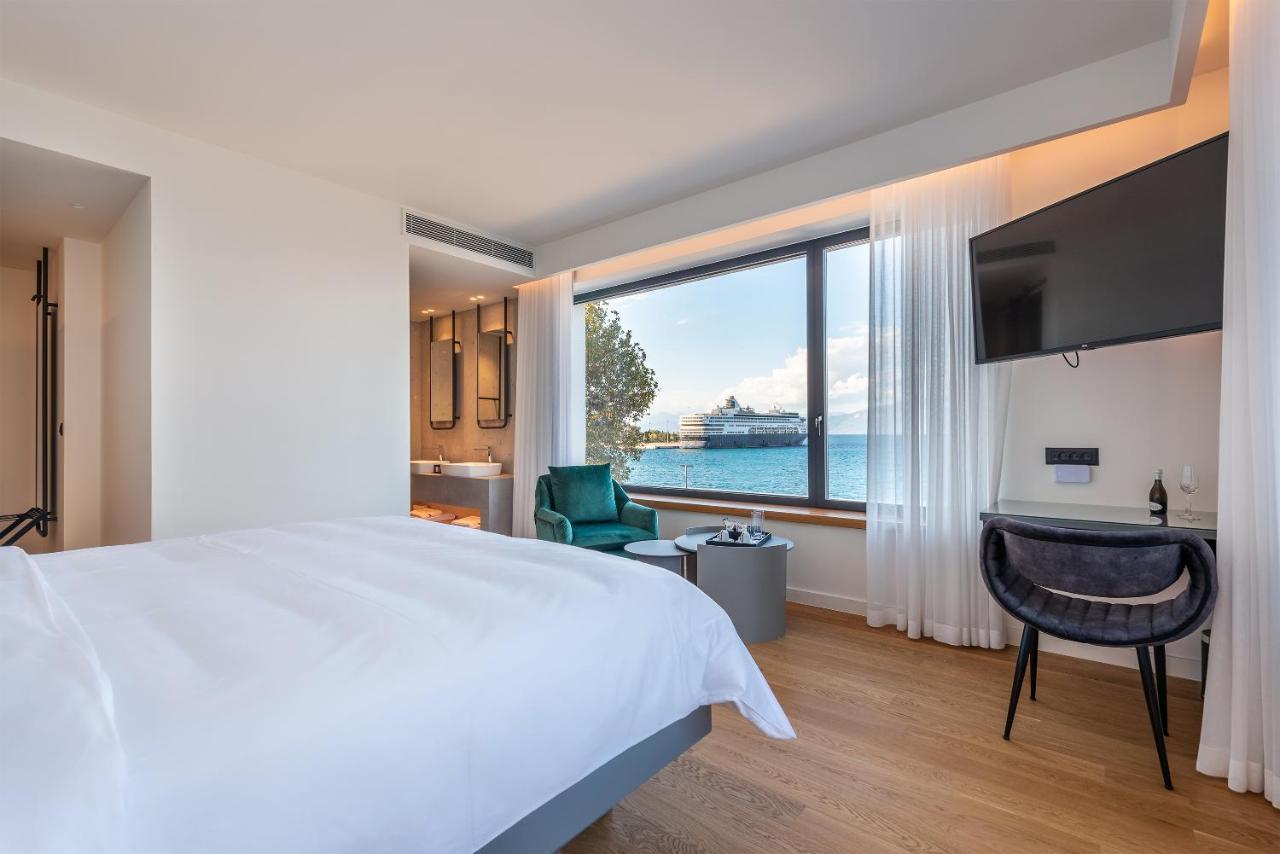 Amario Suites Hotel Aigio Dış mekan fotoğraf