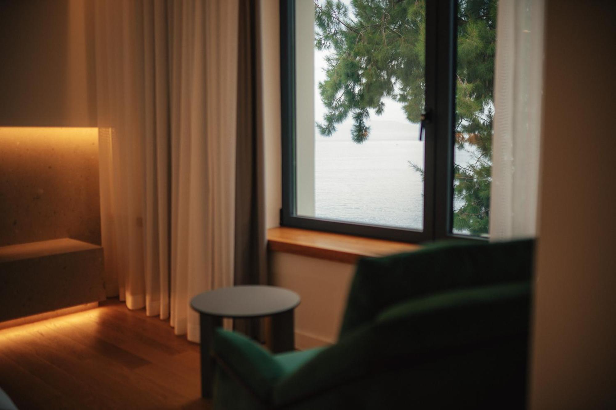 Amario Suites Hotel Aigio Dış mekan fotoğraf