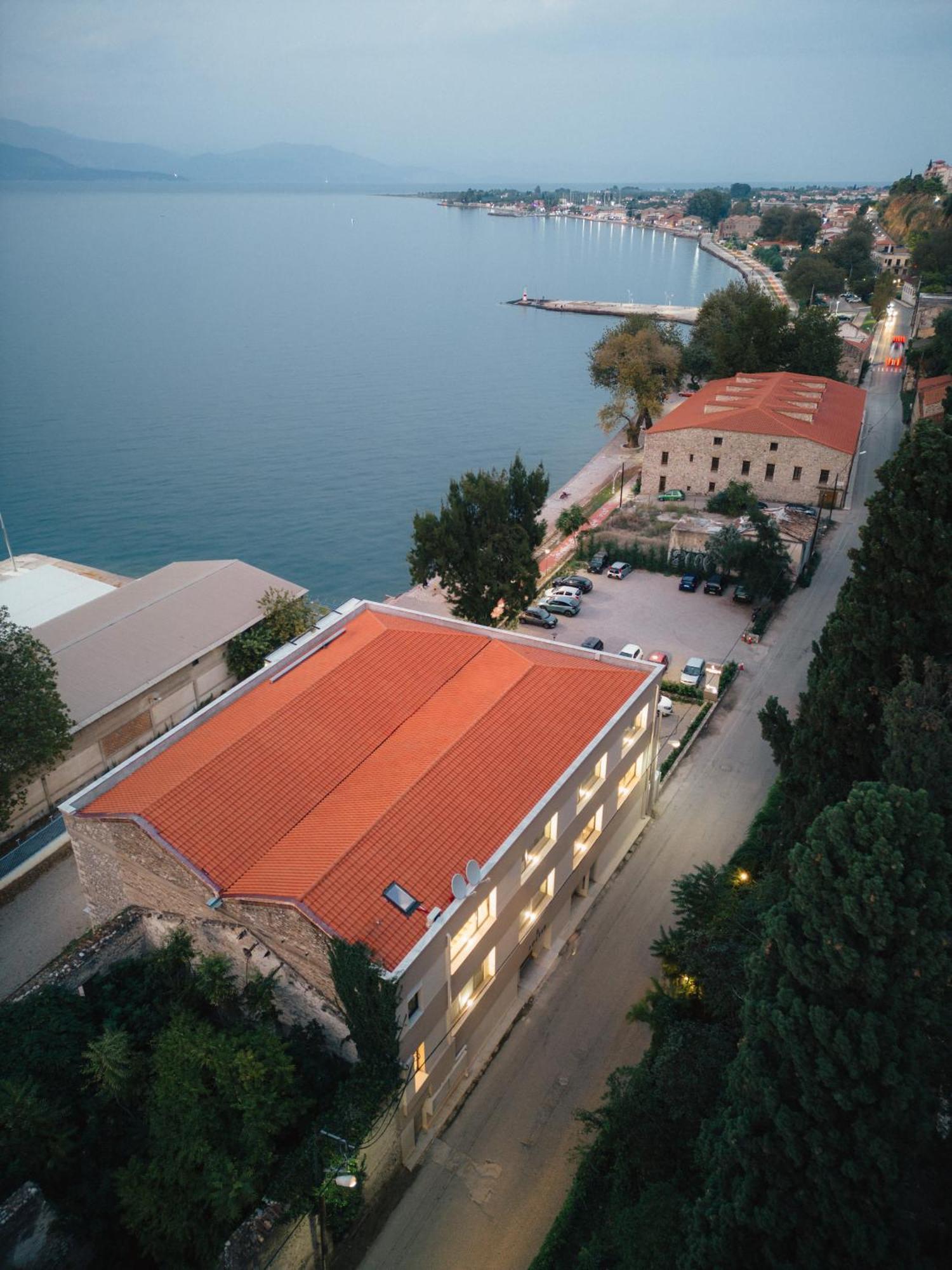 Amario Suites Hotel Aigio Dış mekan fotoğraf