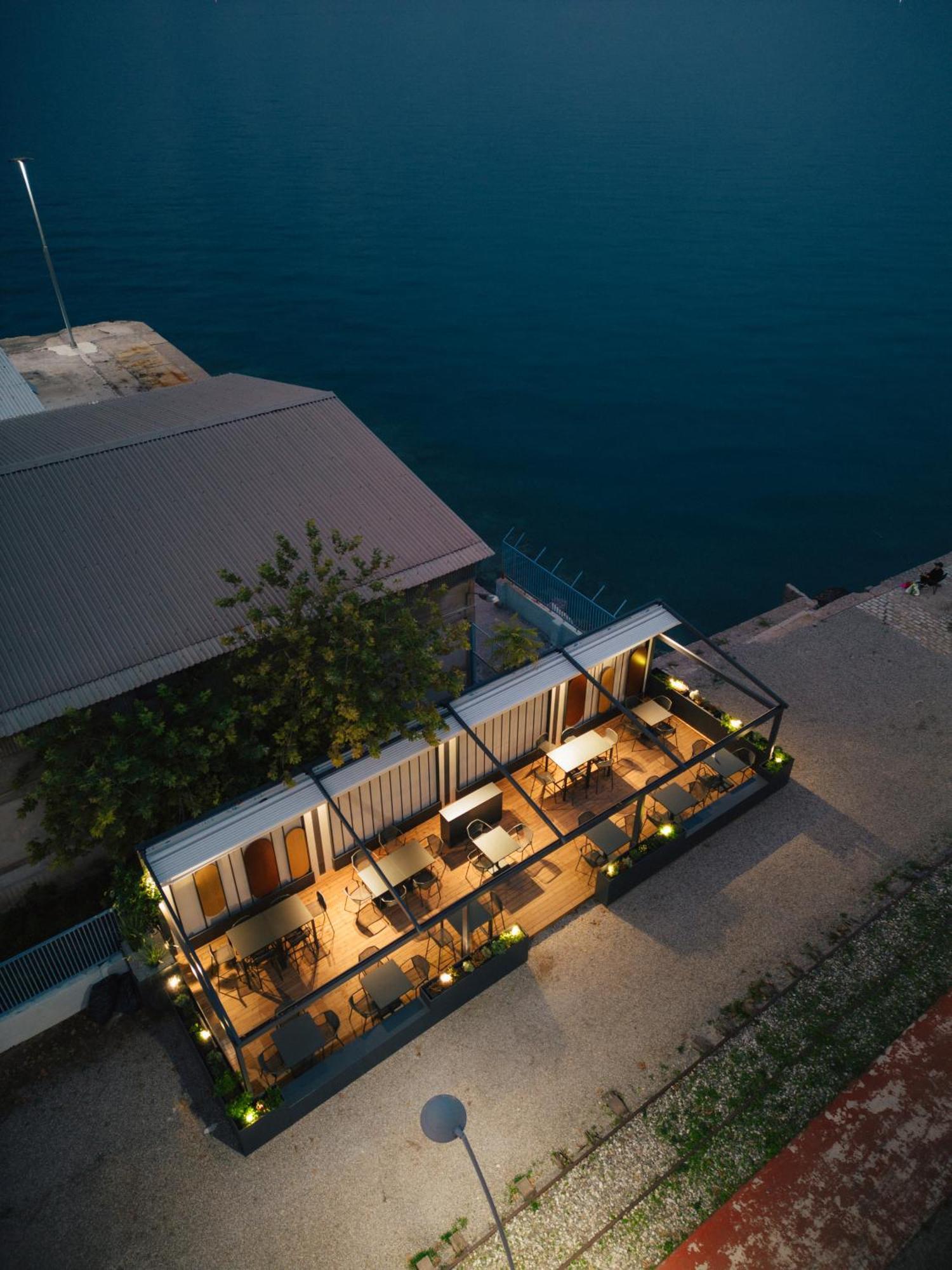 Amario Suites Hotel Aigio Dış mekan fotoğraf